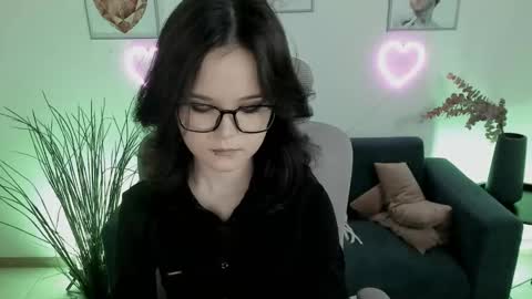 Snapshot of elainebeness chatting on 03.05.25 Your sweet girl online show from 03.05.25