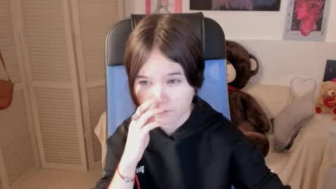Snapshot of elainebeness chatting on 09.19.25 Your sweet girl online show from 09.19.25