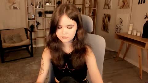 Snapshot of elainebeness chatting on 09.23.25 Your sweet girl online show from 09.23.25