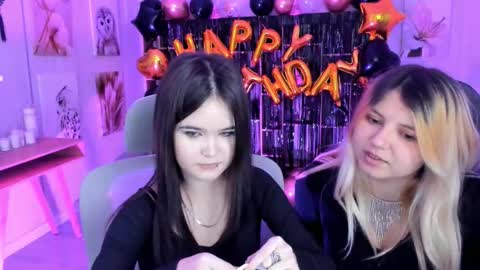 Snapshot of elainebeness chatting on 10.19.25 Your sweet girl online show from 10.19.25