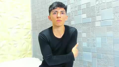 Snapshot of elangiraldo chatting on 11.11.25 Elan Giralon online show from 11.11.25