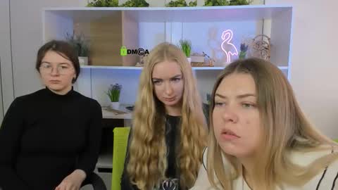 Snapshot of elara_jadie chatting on 10.07.25 Elara online show from 10.07.25