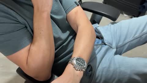 Snapshot of elc_2 chatting on 01.18.25 elc_2 online show from 01.18.25