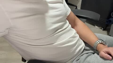 Snapshot of elc_2 chatting on 01.20.25 elc_2 online show from 01.20.25