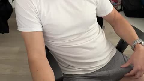 Snapshot of elc_2 chatting on 02.18.25 elc_2 online show from 02.18.25