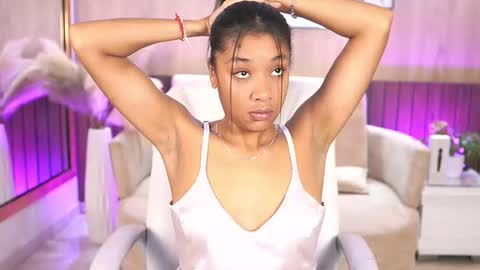 Snapshot of electraajones chatting on 11.05.25 Electra Jones online show from 11.05.25