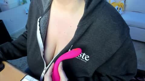 Snapshot of electrifiedlove_ chatting on 02.19.25 electrifiedlove_ online show from 02.19.25