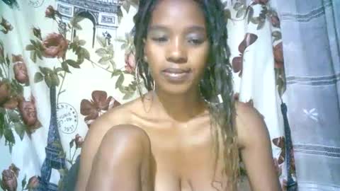 Snapshot of elenah0123 chatting on 12.06.24 elenah013 online show from 12.06.24