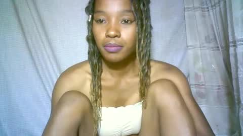 Snapshot of elenah0123 chatting on 02.06.25 elenah013 online show from 02.06.25