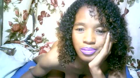 Snapshot of elenah0123 chatting on 09.19.25 elenah013 online show from 09.19.25
