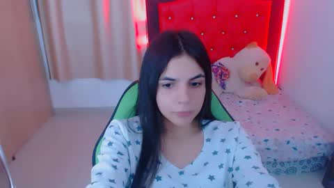 Snapshot of elenna_hotx chatting on 12.14.24 agnes online show from 12.14.24