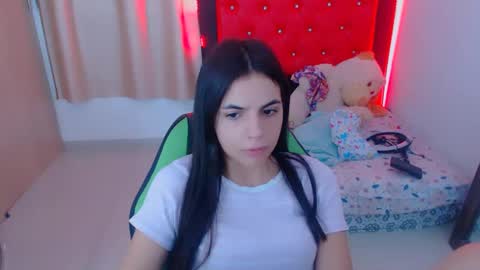 Snapshot of elenna_hotx chatting on 12.15.24 agnes online show from 12.15.24