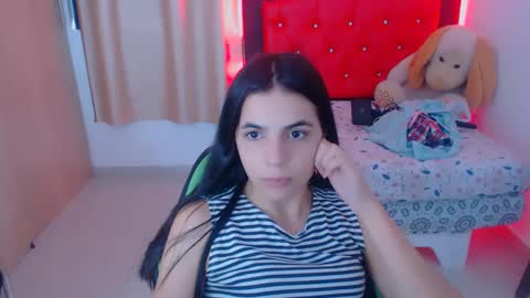 Snapshot of elenna_hotx chatting on 12.20.24 agnes online show from 12.20.24