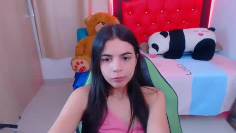 Snapshot of elenna_hotx chatting on 01.18.25 agnes online show from 01.18.25