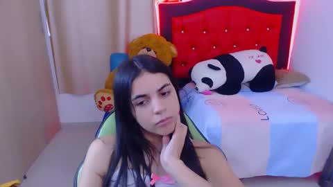 Snapshot of elenna_hotx chatting on 01.19.25 agnes online show from 01.19.25