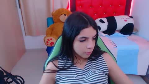 Snapshot of elenna_hotx chatting on 01.23.25 agnes online show from 01.23.25