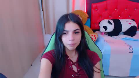 Snapshot of elenna_hotx chatting on 01.28.25 agnes online show from 01.28.25