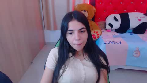 Snapshot of elenna_hotx chatting on 01.31.25 agnes online show from 01.31.25