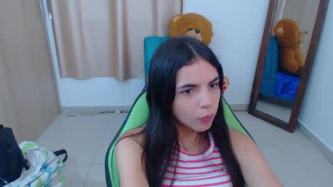 Snapshot of elenna_hotx chatting on 02.21.25 agnes online show from 02.21.25