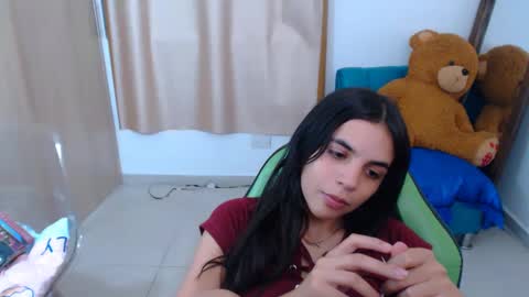 Snapshot of elenna_hotx chatting on 02.25.25 agnes online show from 02.25.25