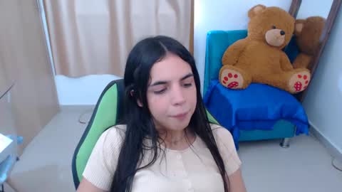 Snapshot of elenna_hotx chatting on 02.27.25 agnes online show from 02.27.25