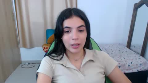 Snapshot of elenna_hotx chatting on 03.05.25 agnes online show from 03.05.25