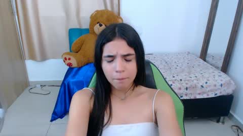 Snapshot of elenna_hotx chatting on 03.06.25 agnes online show from 03.06.25