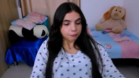 Snapshot of elenna_hotx chatting on 09.22.25 agnes online show from 09.22.25
