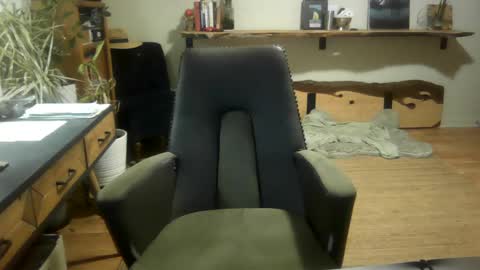 Snapshot of elephantfox chatting on 09.27.25 fox online show from 09.27.25