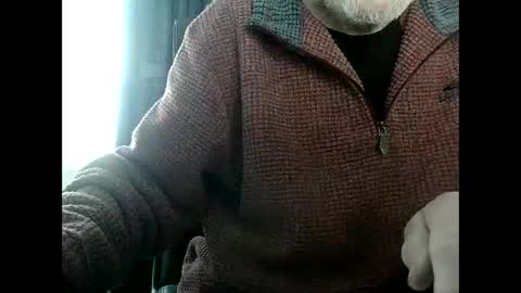 Snapshot of elfyonee chatting on 12.29.24 elfyonee online show from 12.29.24