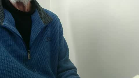 Snapshot of elfyonee chatting on 10.17.25 elfyonee online show from 10.17.25