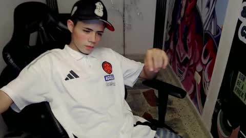 Snapshot of elii_797 chatting on 02.14.25 bby-santy online show from 02.14.25