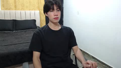 Snapshot of elio_collem chatting on 02.02.25 ELIO online show from 02.02.25