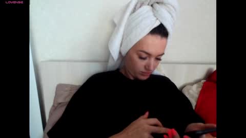 Snapshot of elisa_dove208 chatting on 10.06.25 elisa_dove208 online show from 10.06.25