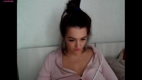 Snapshot of elisa_dove208 chatting on 10.15.25 elisa_dove208 online show from 10.15.25