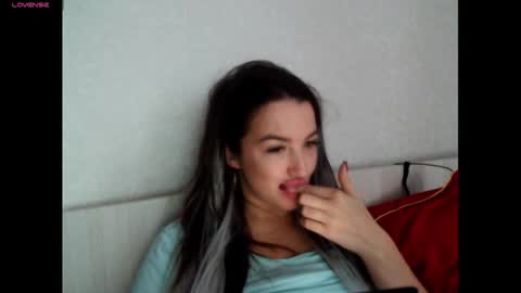 Snapshot of elisa_dove208 chatting on 10.23.25 elisa_dove208 online show from 10.23.25