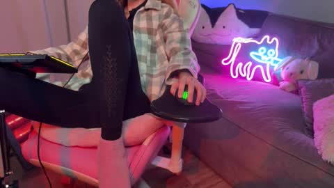 Snapshot of elisa_north chatting on 09.30.25 Elisa North online show from 09.30.25