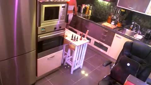 Snapshot of elise_tv chatting on 09.20.25 Barbie online show from 09.20.25