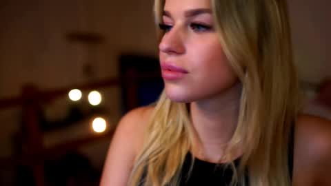 Snapshot of elister_alison chatting on 09.26.25 Sunflower online show from 09.26.25