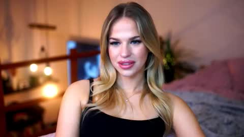 Snapshot of elister_alison chatting on 11.09.25 Sunflower online show from 11.09.25