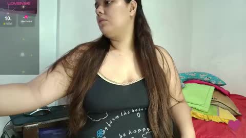 Snapshot of elisuarez_ chatting on 09.25.25 Eliss online show from 09.25.25