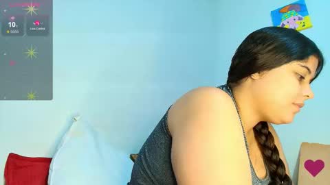 Snapshot of elisuarez_ chatting on 10.16.25 Eliss online show from 10.16.25