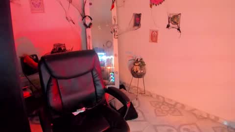 Snapshot of elizabeth_martinez98 chatting on 10.20.25 Elizabeth Martinez online show from 10.20.25