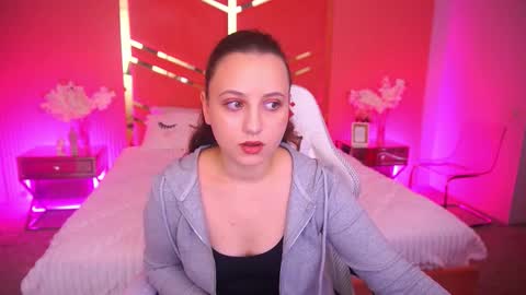 Snapshot of elleebloom chatting on 11.03.25 elleebloom online show from 11.03.25