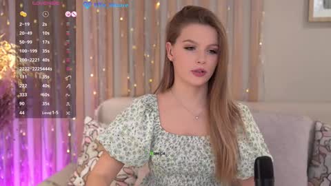 Snapshot of elliemoore_ chatting on 02.10.25 Ellie Moore online show from 02.10.25