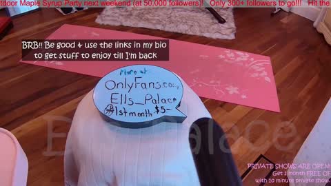 Snapshot of ells_palace chatting on 12.21.24 Ella Bella Bo Bella online show from 12.21.24