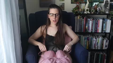 Snapshot of ellynaomi chatting on 01.11.25 Elly Naomi online show from 01.11.25