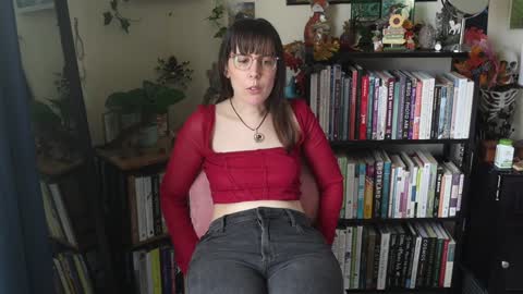 Snapshot of ellynaomi chatting on 10.18.25 Elly Naomi online show from 10.18.25