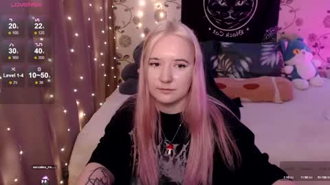 Snapshot of elovinora chatting on 12.02.24 Ela give me a thumbs up if you like it  and this is important for the development of the account online show from 12.02.24