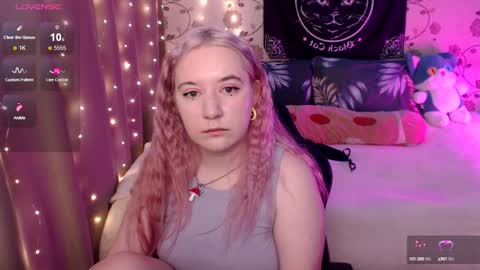 Snapshot of elovinora chatting on 12.05.24 Ela give me a thumbs up if you like it  and this is important for the development of the account online show from 12.05.24